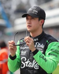 爱游戏-周冠宇承认法拉利邀请 2025年全职担任替补车手