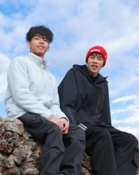 爱游戏官网-一个轮椅少年在足球场当守门员：撕去“励志”标签，为“普通”欢呼