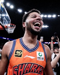 爱游戏-辽篮12人名单重排！赵继伟搭档3外援，1个短板暴露，弃用李虎翼