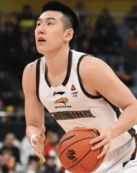 ayx sports-付豪半场5中2，罚球3中3得到7分5篮板1盖帽