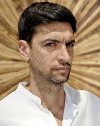 帕斯托雷：现在球员十八九岁就年薪千万，能保持对足球的热爱吗？