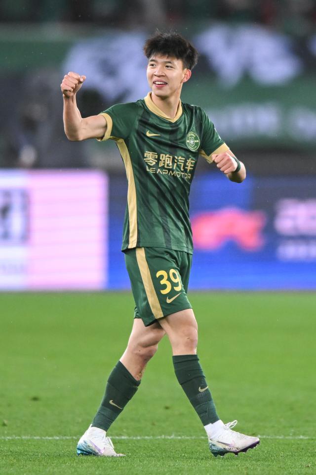 1743223254996031845.jpg (体育)(2)足球——中超:浙江俱乐部绿城胜武汉三镇XxjpseC007191_20250328_PEPFN0A001.jpg