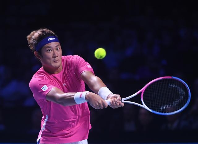 1731575740824081153.jpg (体育)(7)网球——维也纳公开赛:张之臻止步男单首轮XxjpseC007232_20241023_PEPFN0A001.jpg